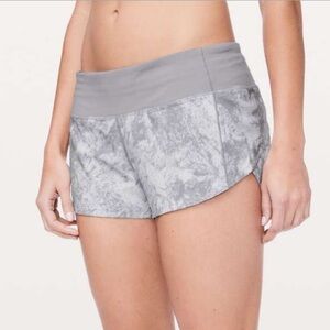LULULEMON SPEED UP SIZE 4 2.5 INCH